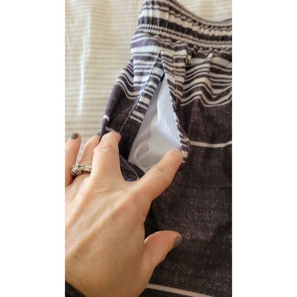 Mens Swimming Trunks SIZE XL - Picture 2 of 6